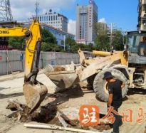 操b喷水视频高温下的坚守｜道路建设者用汗水铺就畅通路